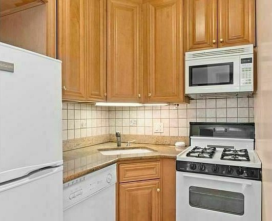 3rd image of 59 W 94th St APT 2f