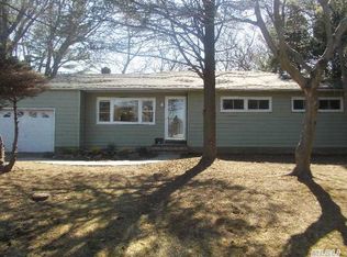 30 W Park Dr, Huntington Station, NY 11746