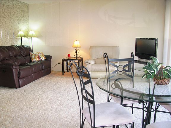 Spacious living/dine area 