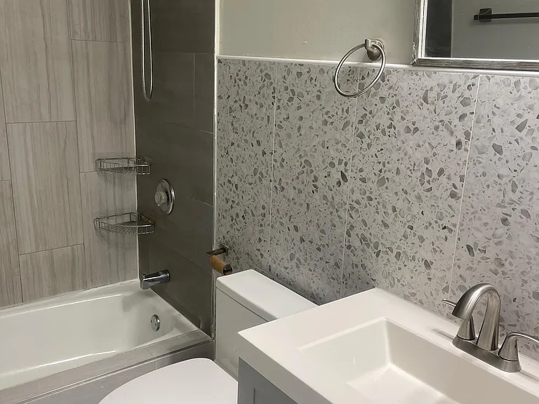 7306 N Winchester Ave #505 — Photo 6
