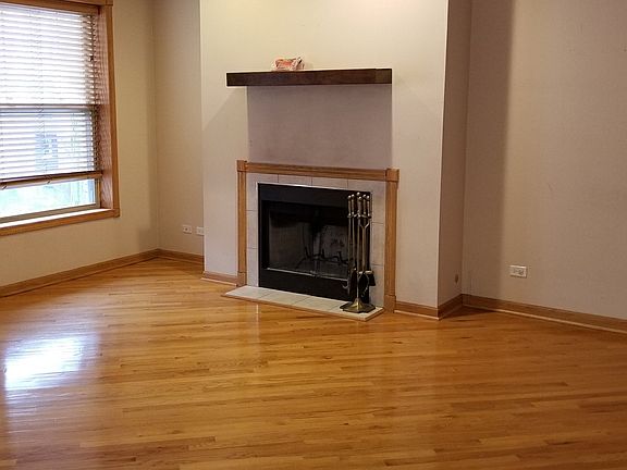 3rd image of 1353 W Granville Ave #202