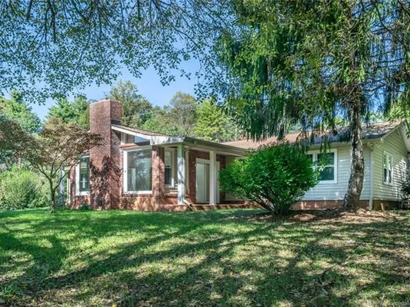 15 Bowman Ridge Rd, Hendersonville, NC 28739