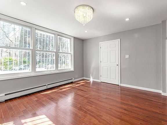3rd image of 2202 Loretta Rd