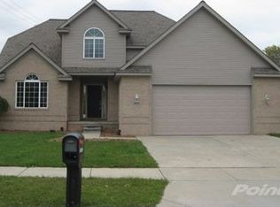 29070 Sugar Island Ct, Gibraltar, MI 48173