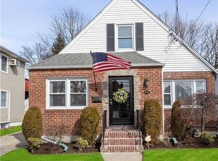 543 Stewart Ave, New Hyde Park, NY 11040