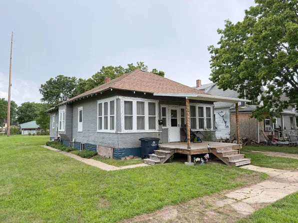 665 N Pine St, Long Pine, NE 69217