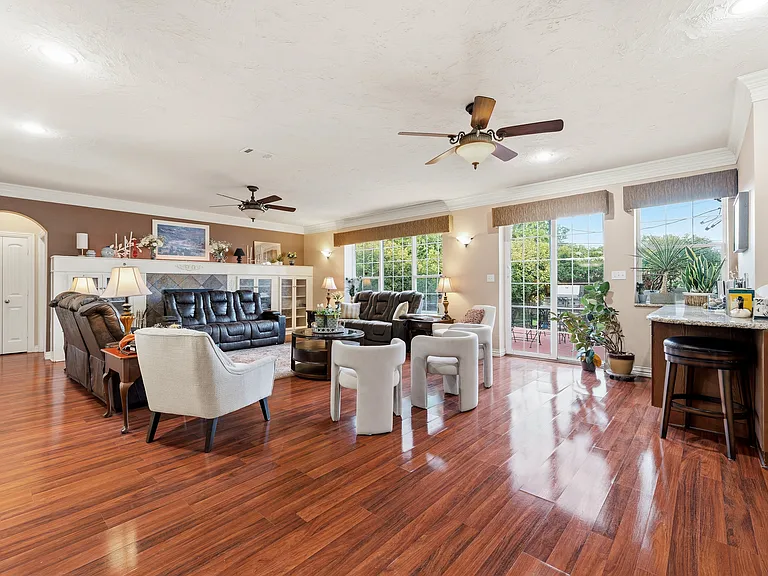 2720 Oates Dr — Photo 41