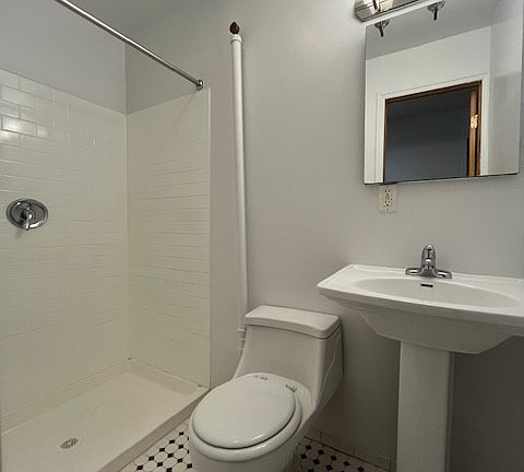 5th image of 144 W 72nd St #2D