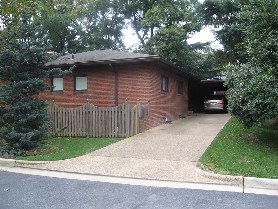 1st image of 1300 Oakcrest Dr