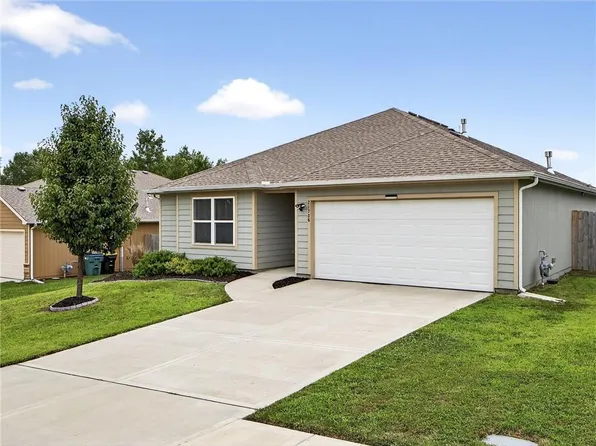 21736 Franklin St, Spring Hill, KS 66083