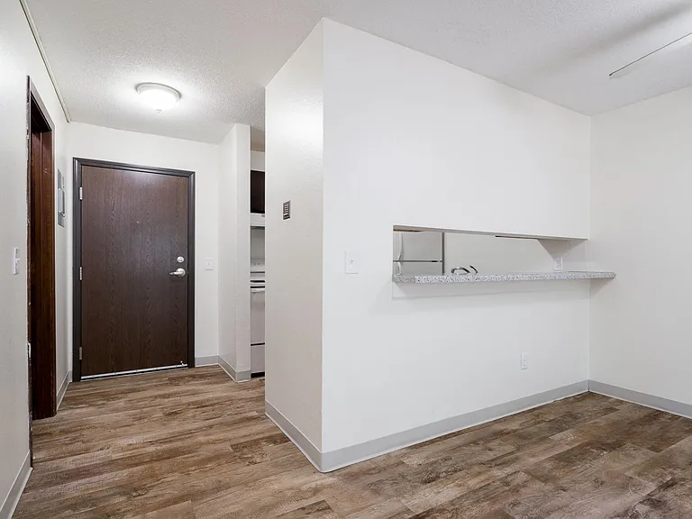 Drake Apartments — Photo 9