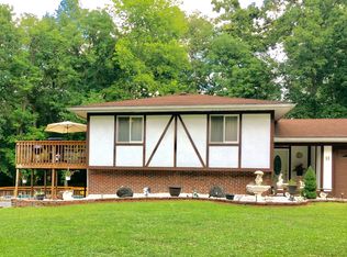 2754 Chelsea Ln, Brighton, IL 62012