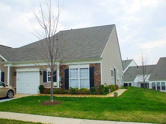 1st image of 7 Aspen Hill Dr