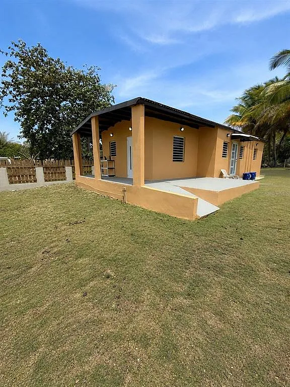 3 bed, 1.0 bath, 1700 sqft, $1,900 — Photo 2
