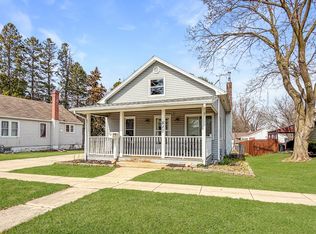 510 W Dewey St, Freeport, IL 61032