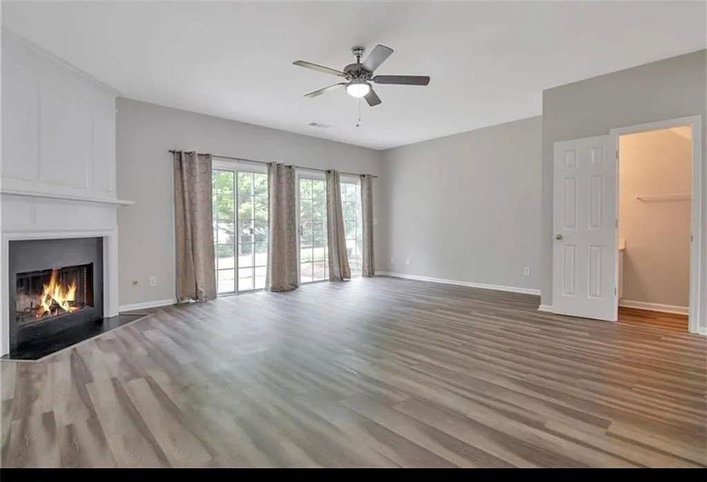 3 bed, 2.5 bath, 1370 sqft, $2,000 — Photo 4