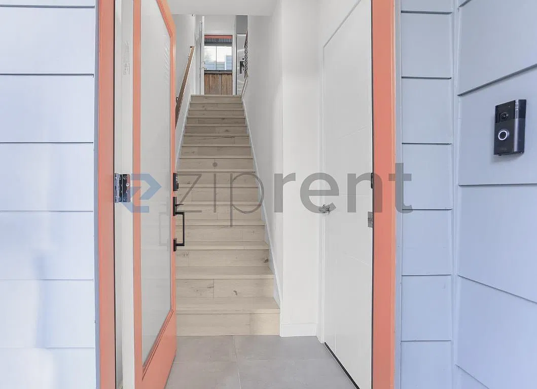 2 bed, 1.5 bath, 1000 sqft, $3,200 — Photo 2