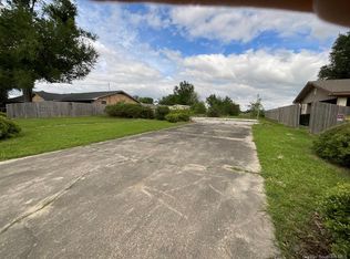423 Crestwood St, Lake Charles, LA 70605