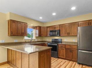 909 N Clover Ln #D, Cottage Grove, WI 53527