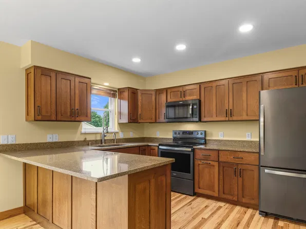 909 N Clover Ln #D, Cottage Grove, WI 53527