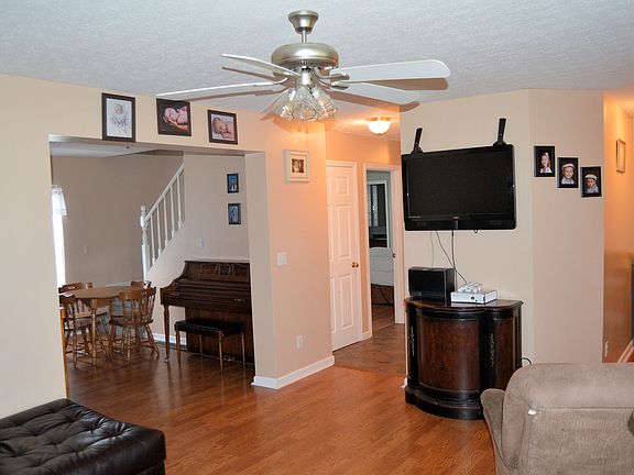 4th image of 352 Hill Crest Dr