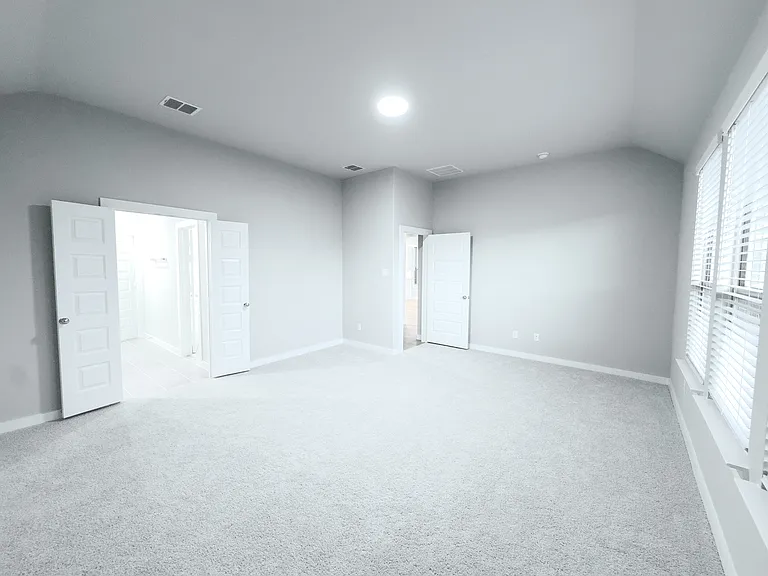566 Silver Springs Ln — Photo 21