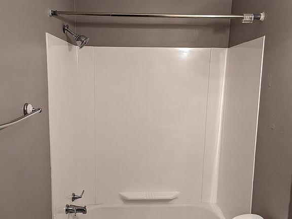 3rd image of 213 W Vernon Ave Unit 3