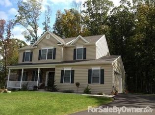 3 Belaire Cir, Sellersville, PA 18960