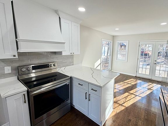 5th image of 6012 Muriel Ln