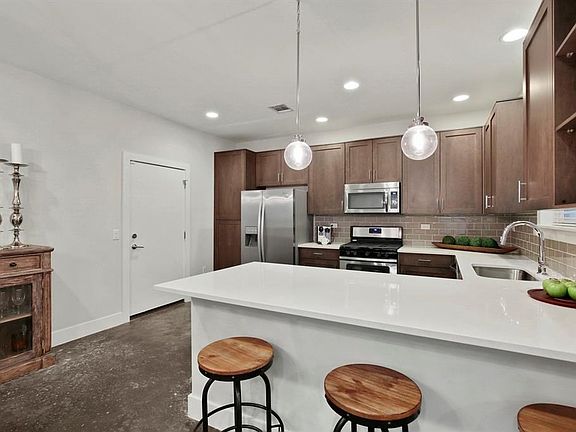 4th image of 935 Bassett Pl