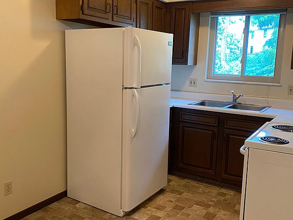 4th image of 1660 Beechwood Ave NE #1682