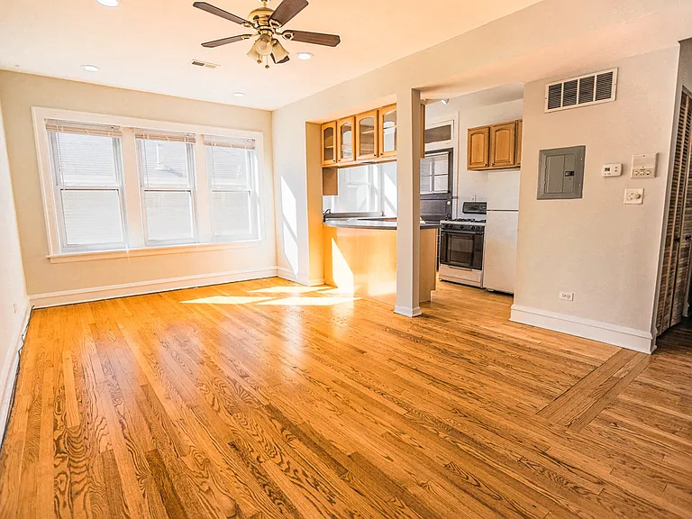 5348 N Wolcott Ave — Photo 2