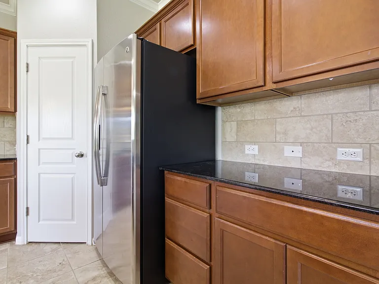 5716 Blackstone Dr — Photo 9