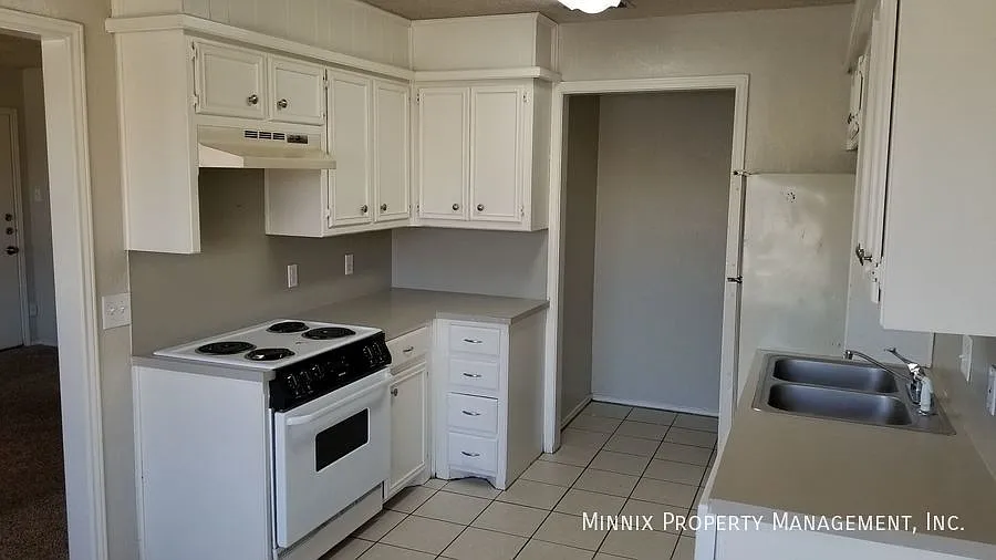 9612 Elmwood #A — Photo 4