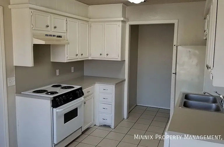 9612 Elmwood Ave #A — Photo 4