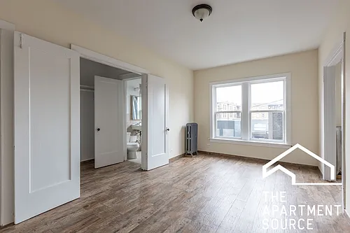 2712 N Milwaukee Ave Photo 1