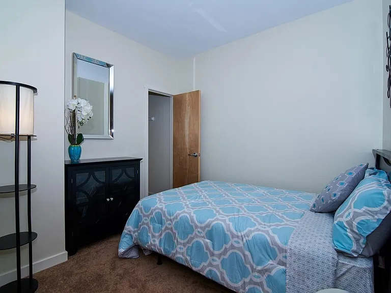 1032 Hope Street Apartments — Photo 25