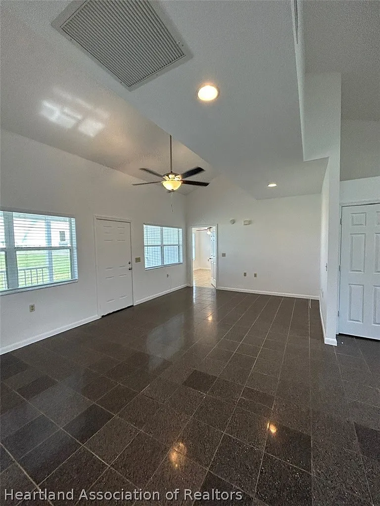 3 bed, 2.0 bath, 1220 sqft, $1,550 — Photo 4