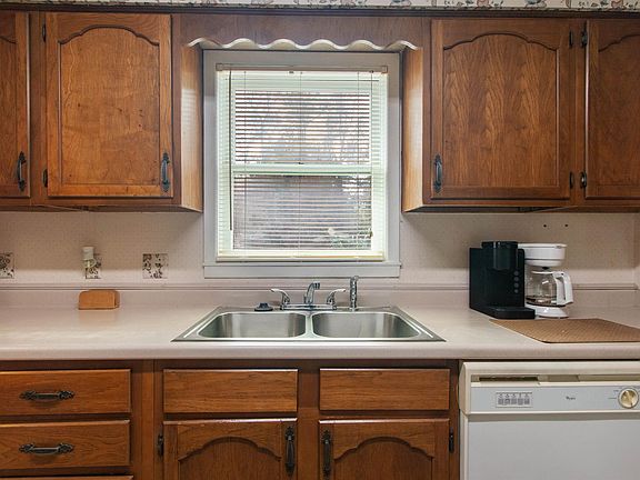 4th image of 1505 Country Manor Ln