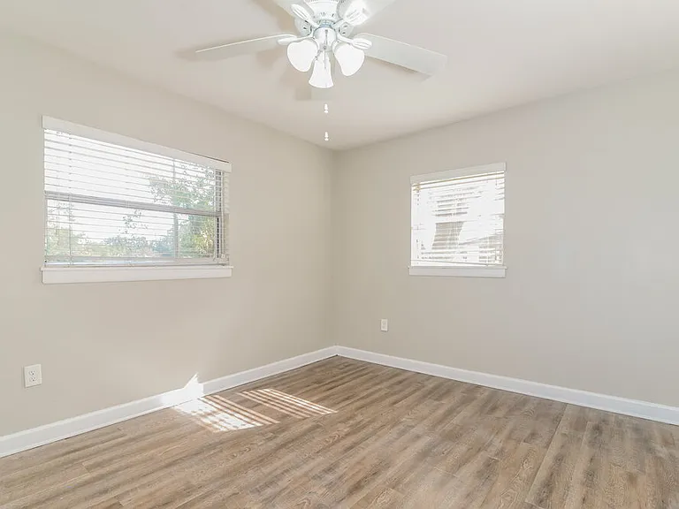 132 Alder Ave — Photo 8