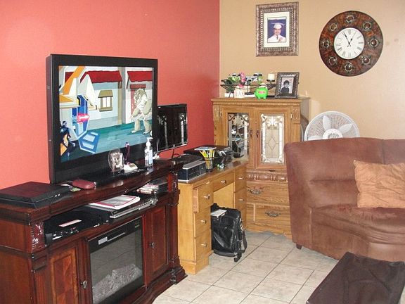 5th image of 10-12 Sherwood Ln