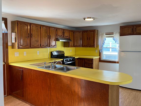 4th image of 6 Maple Ave #A