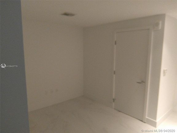 3rd image of 16385 Biscayne Blvd Unit 1802