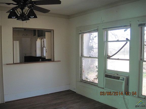 4th image of 102 S Barron St