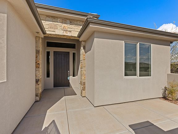 4th image of 466 W Fitness Way
