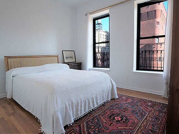 4th image of 30 E 95th St APT 6D