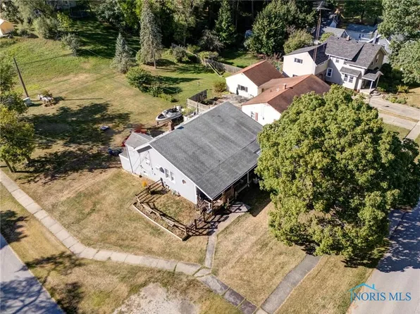 402 W 2nd St, Perrysburg, OH 43551