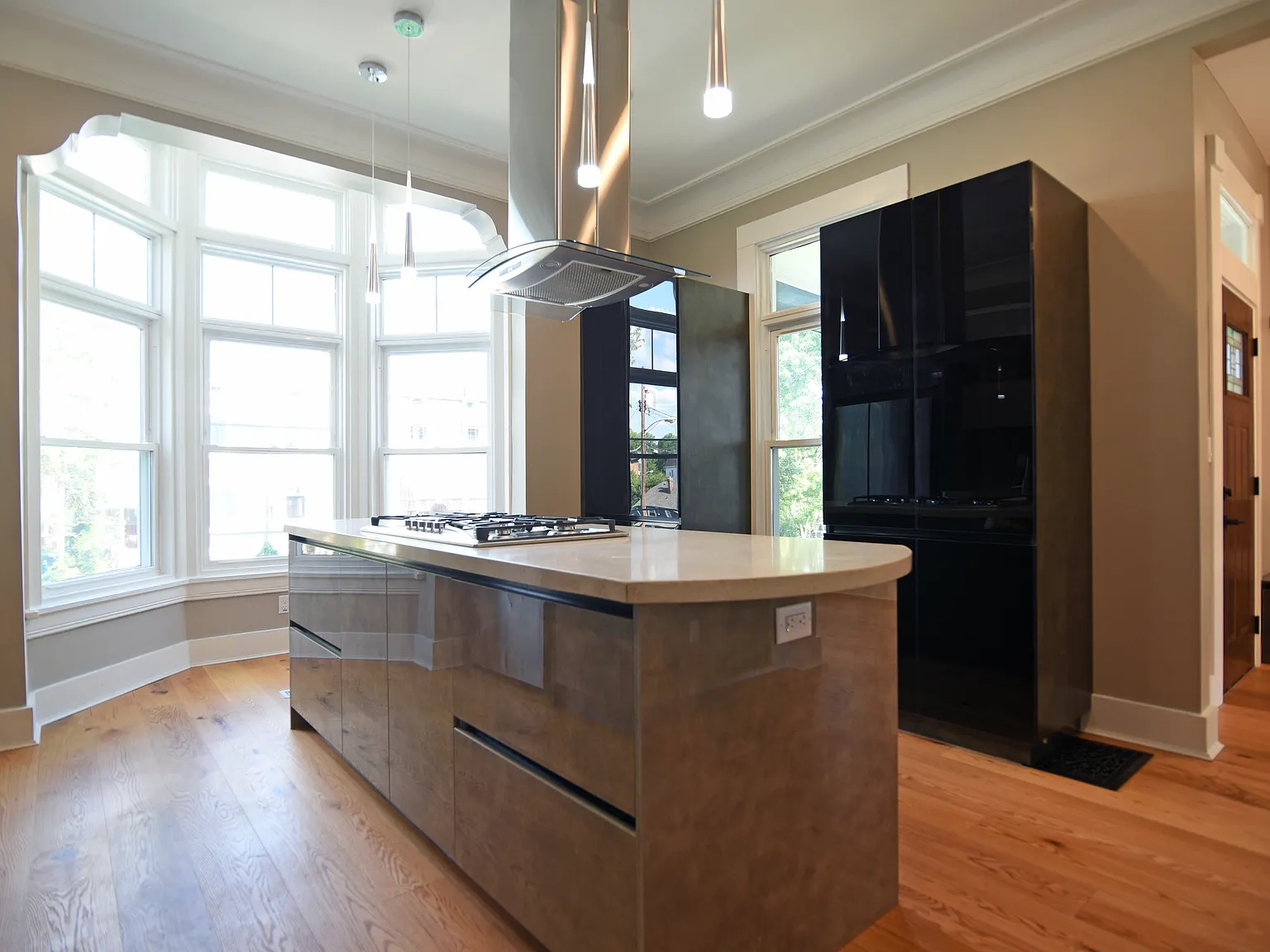 3 bed, 3400 sqft, $2,500 — Photo 4
