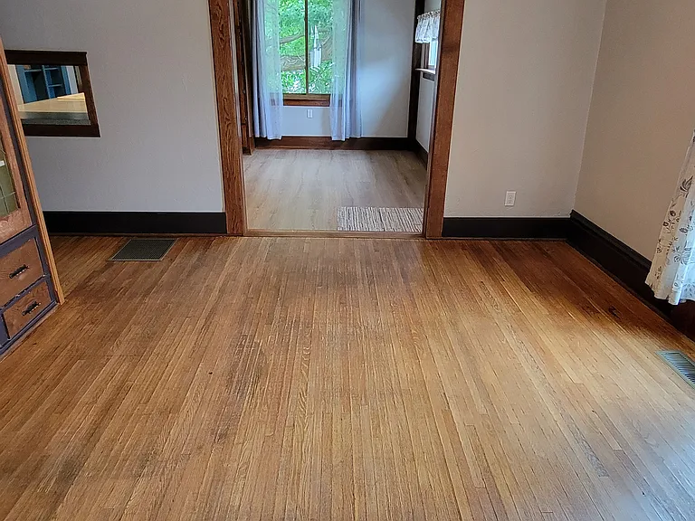 610 16th Ave — Photo 10