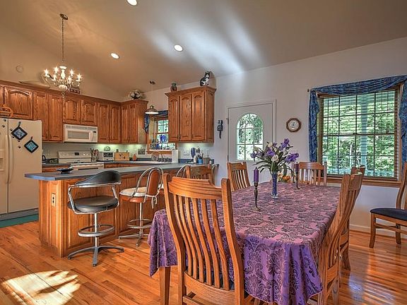 4th image of 991 Holly Meadow Ln
